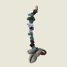 Load image into Gallery viewer, Green aventurine / cowrie hair clasp
